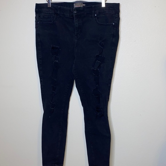 torrid Denim - Torrid Distress Bombshell Skinny Sz 18 & 20 Black